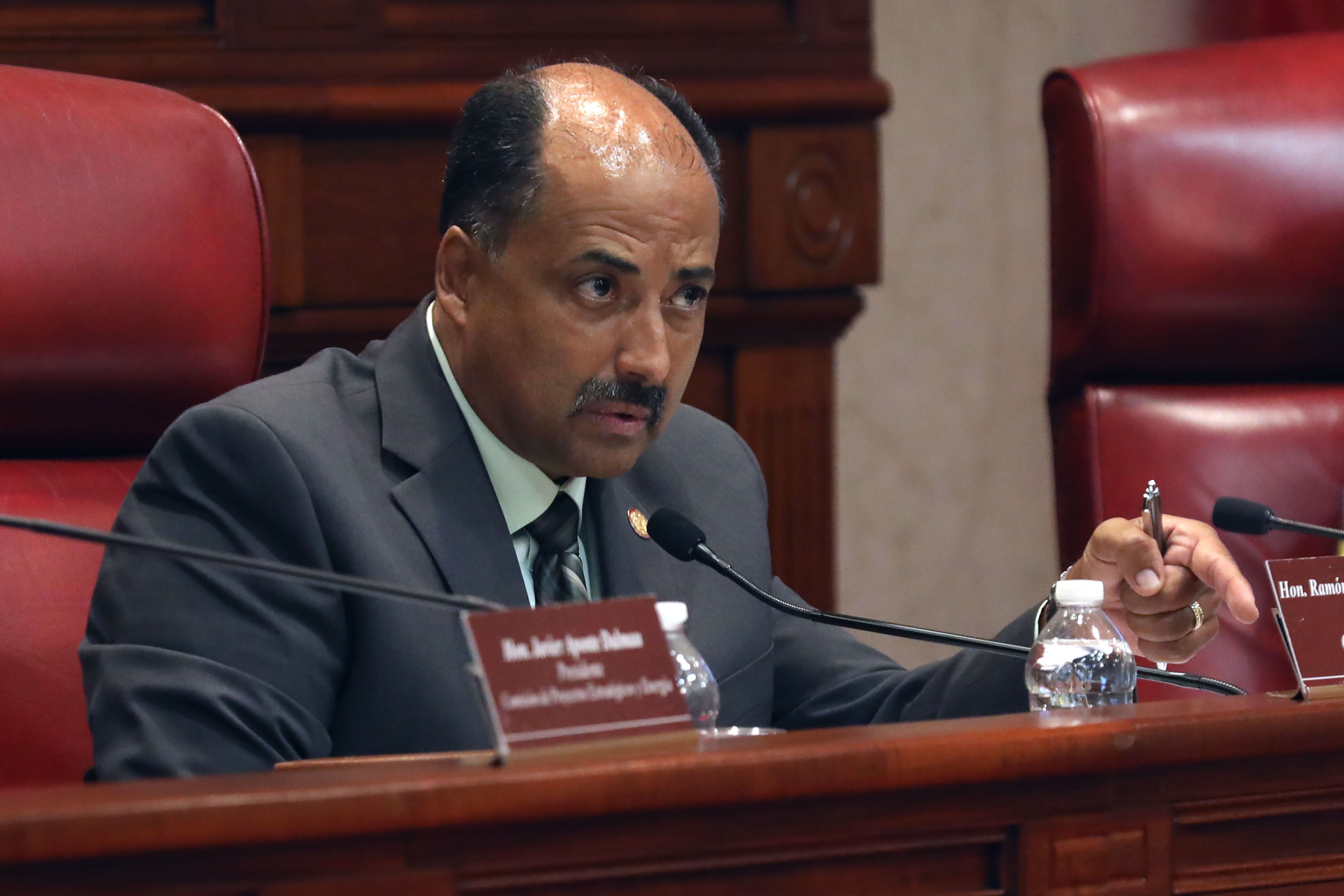 Ruíz Nieves preguntó sobre el impacto en la baja del precio de combustible reciente.
