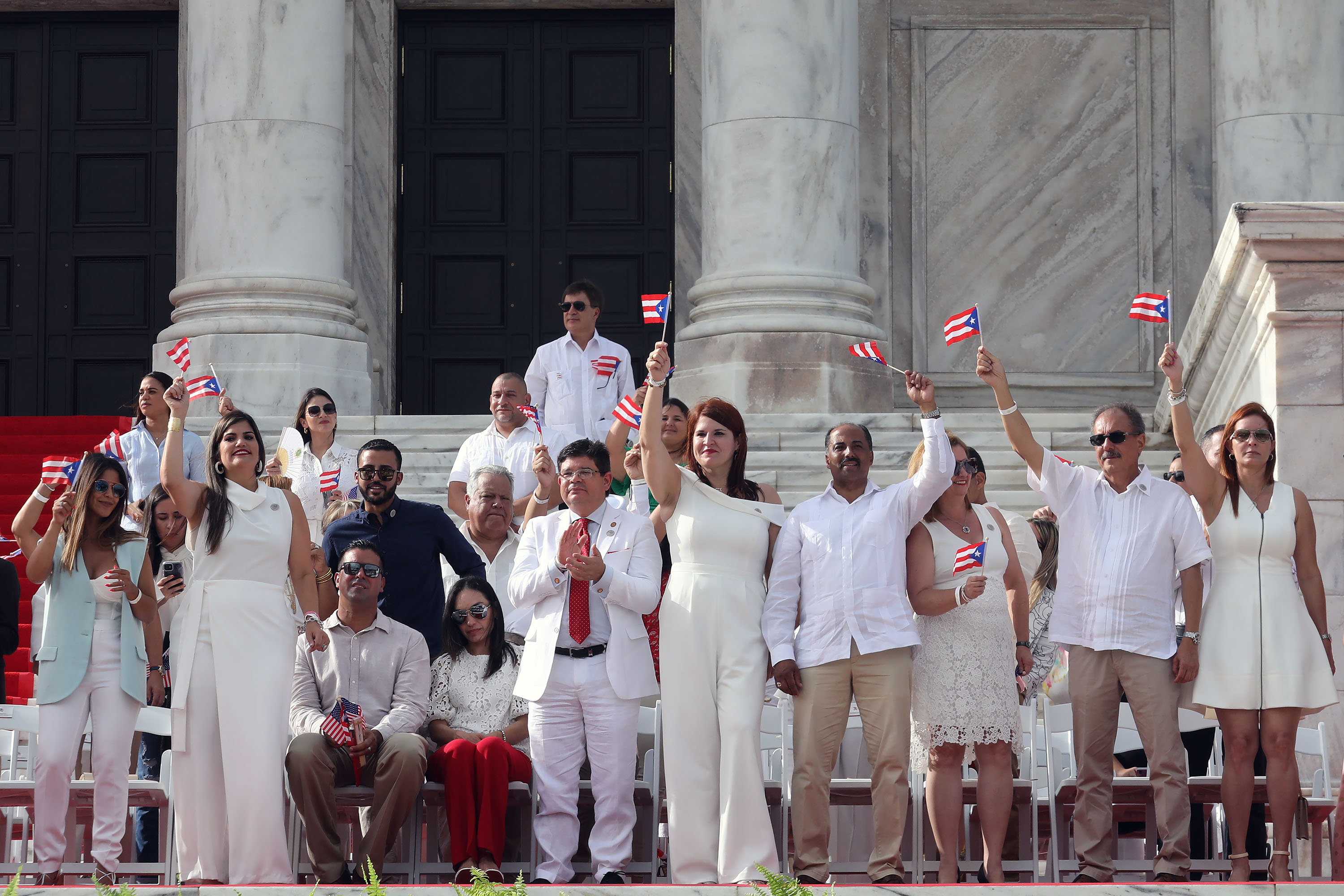 De izquierda a derecha: La vicepresidenta del Senado, Marially González Huertas; el portavoz, Javier Aponte Dalmau; la portavoz alterna, Gretchen M. Hau; el senador Ramón Ruiz Nieves y el senador Juan Zaragoza Gómez.