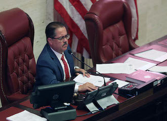 El presidente del Senado, José Luis Dalmau Santiago, nos comparte en este espacio su agenda de trabajo, sus logros durante su primer año de mandato y nos explica las iniciativas que se encuentra trabajando para Puerto Rico.