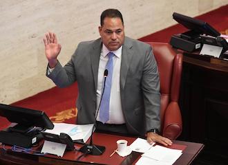 En este nuevo episodio, el senador por el Distrito de Bayamón, Carmelo Ríos, dialoga sobre sus iniciativas en beneficio de la familia, los adultos mayores y la economía.